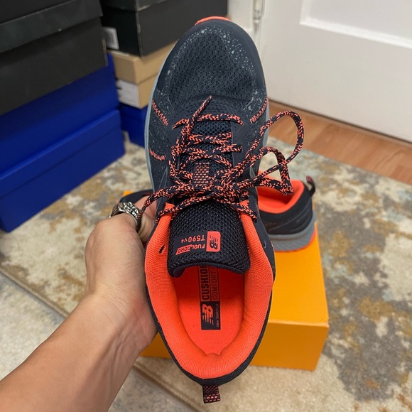 Like New Women Size 8.5 (Euro Size 40) New Balance T590V4 Running Shoes Fuelcore - Picture 12 of 14